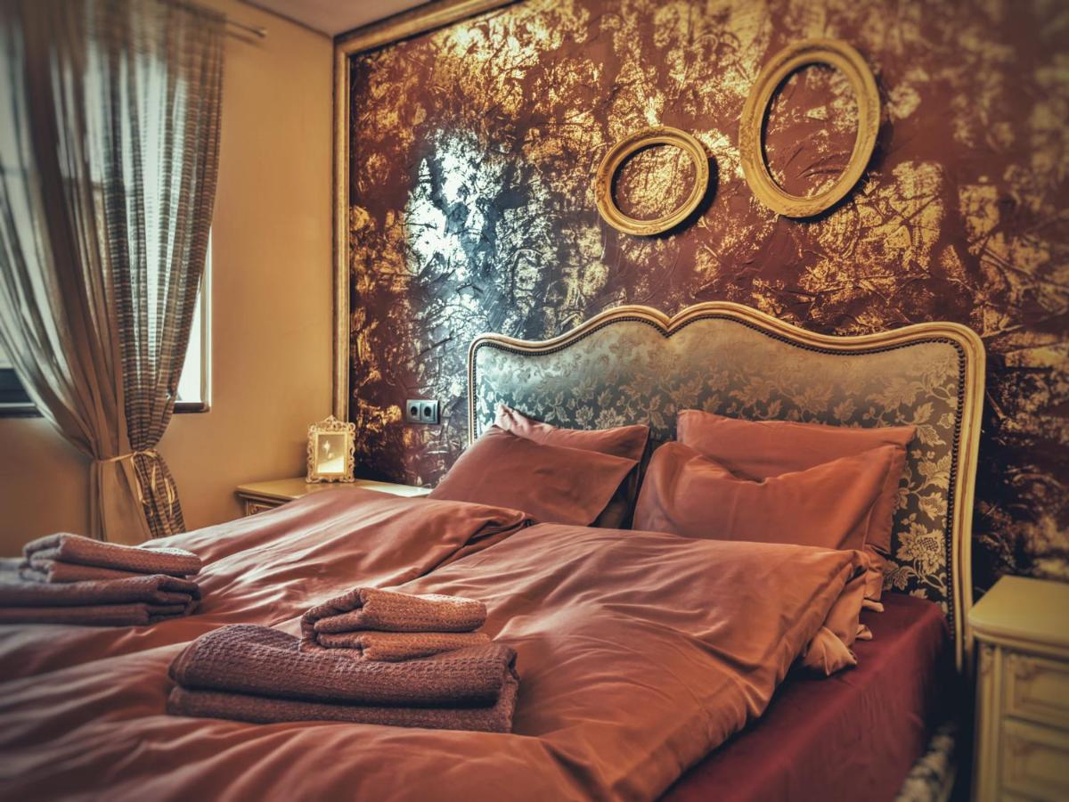 Тhe Bohemian Lodge-entire house with sauna - B&B
