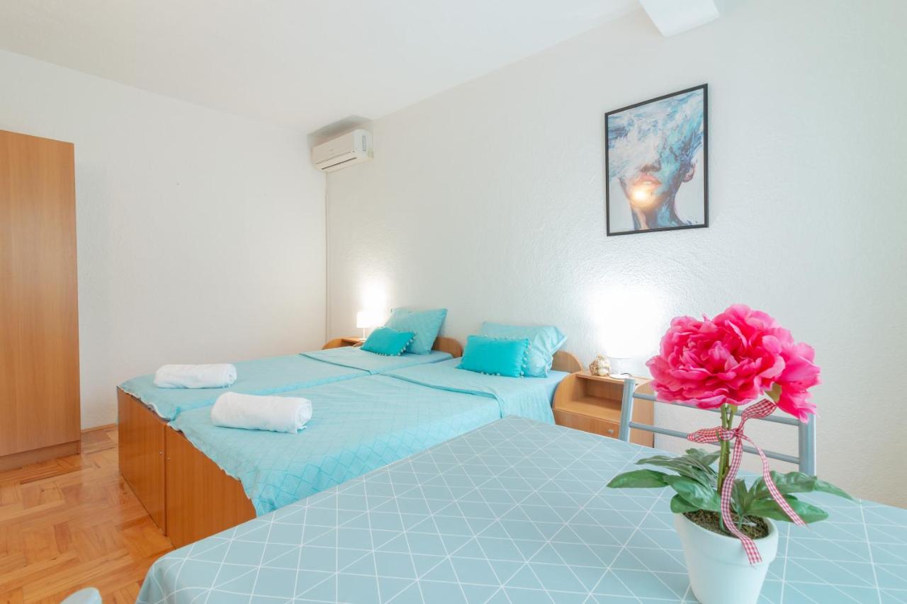 Tweepersoonskamer met 2 Aparte Bedden en Balkon
