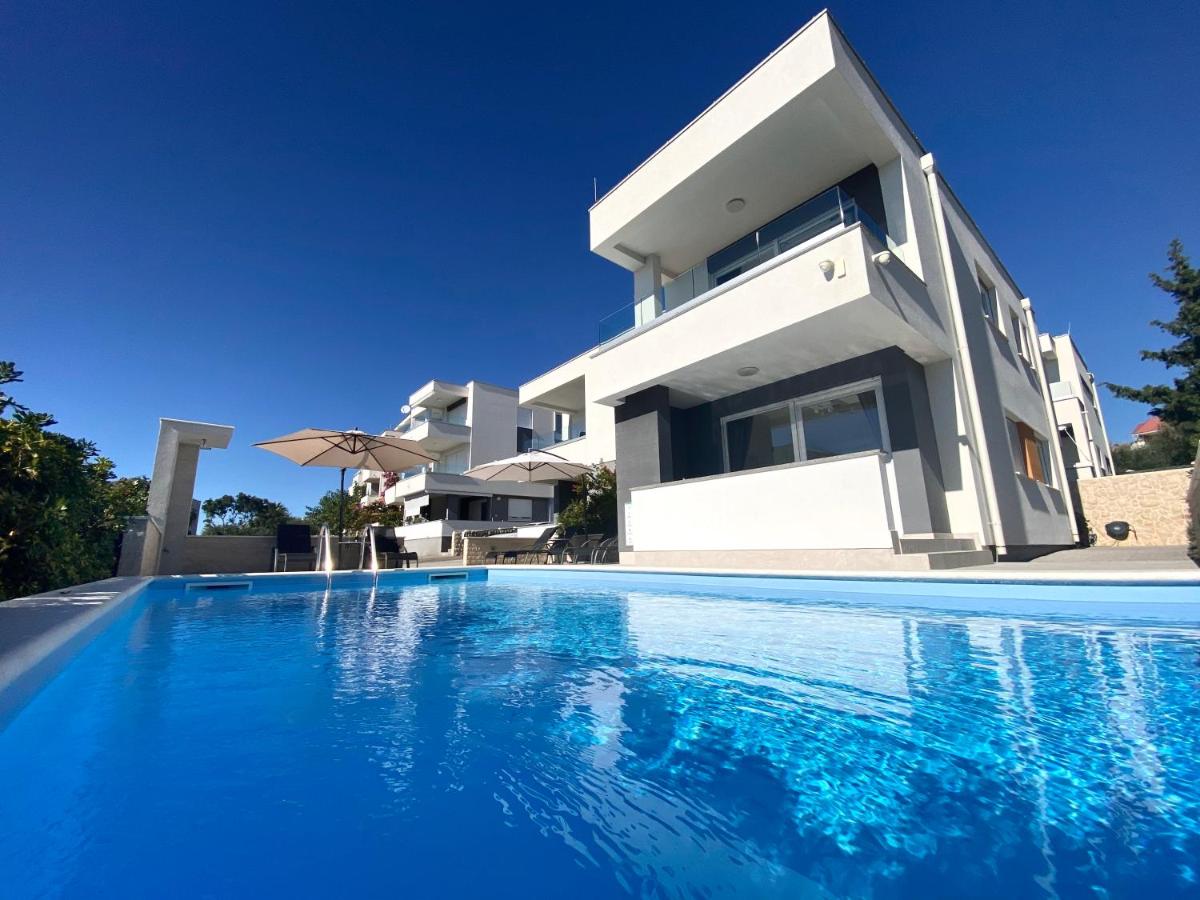 Fantasy Pool Villa - Deluxe Apartment - B&B Novalja