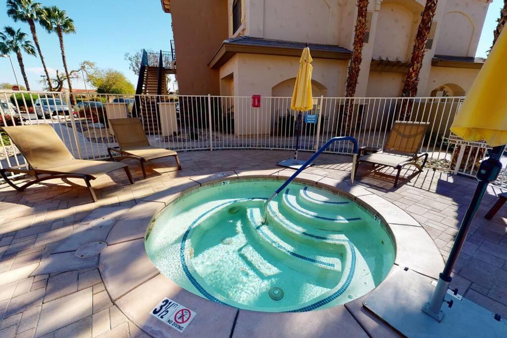 B&B La Quinta - CLR104 Secluded 1 Bedroom Just Steps to the Pool - Bed and Breakfast La Quinta