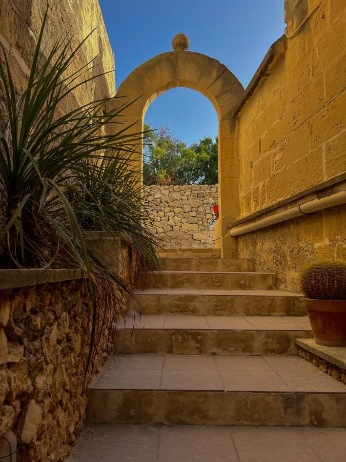 300y/o Farmhouse BLUE LAGOON VIEWS /AC/POOL QALA - B&B La Cala