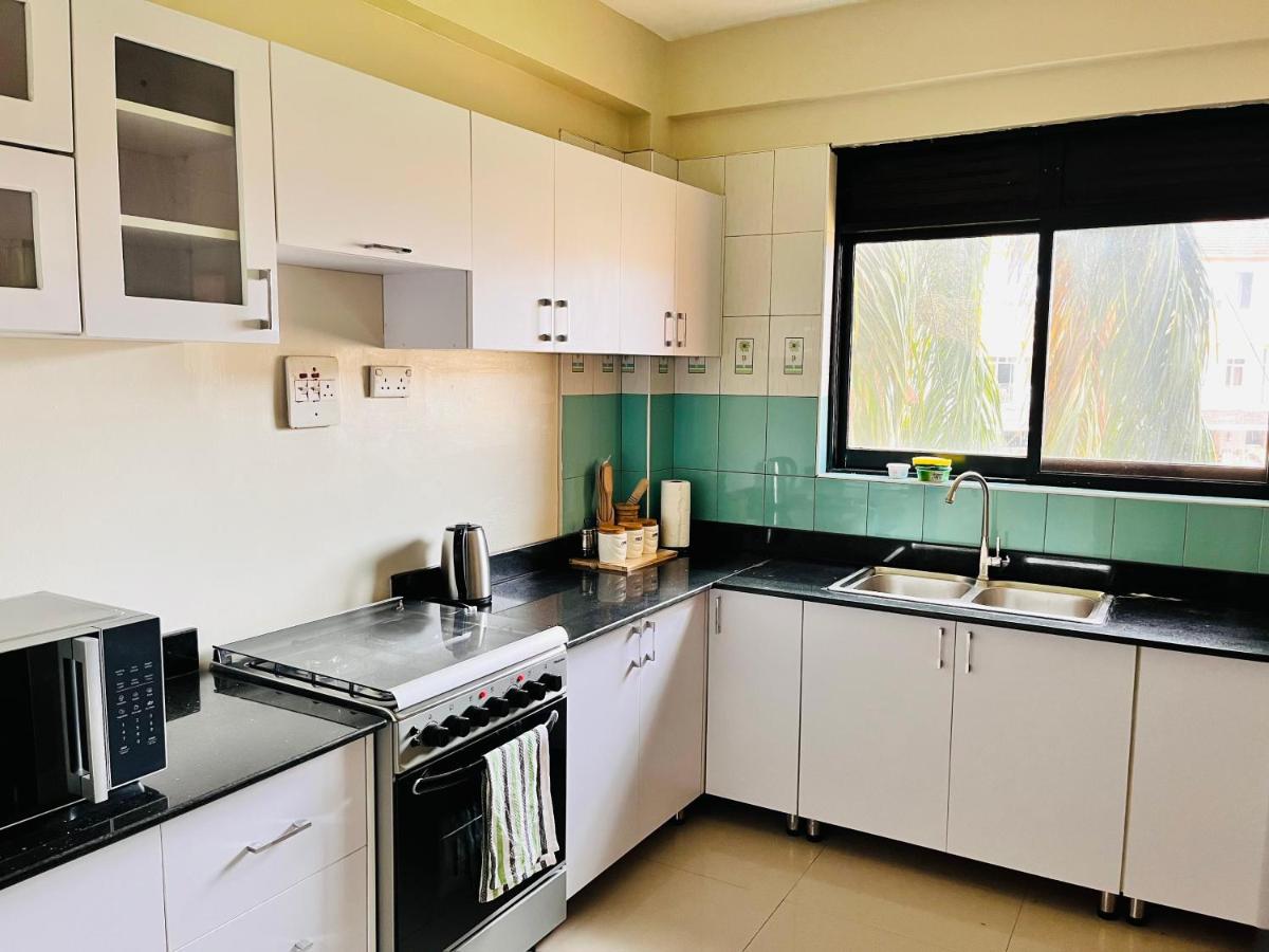 Spacious 3 Bedroom Apartment Excellent Location Bugolobi Kampala - Immersion 1 - B&B Kampala
