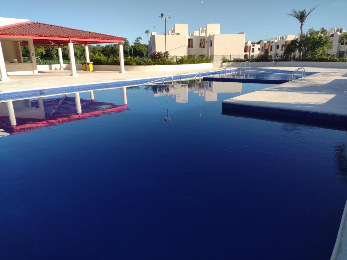 Cancún Smart House with pool & AquaPark - Bed and Breakfast