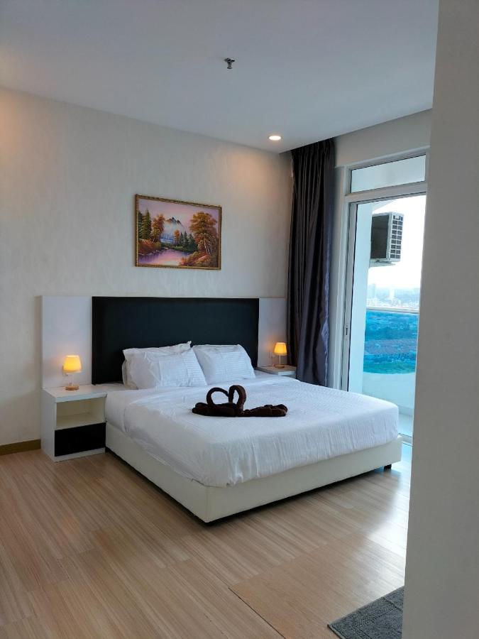 THE WAVE 3 ROOMS & 2 BATH CONDO - Near JONKER - B&B Malacca