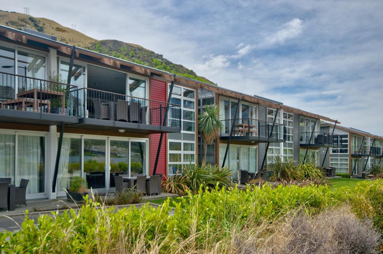 Absolute Lake Front Luxury- 2 bedroom apartment - B&B