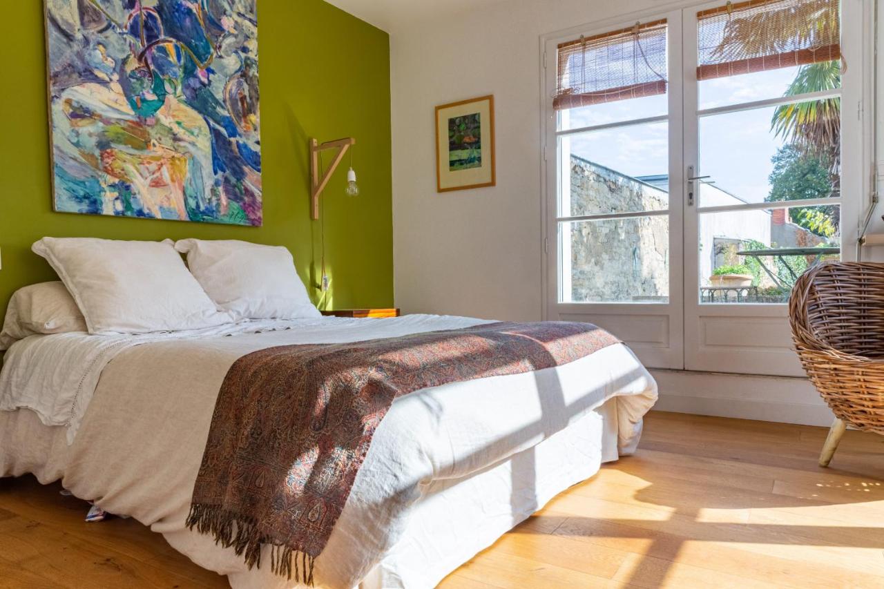 Belle maison contemporaine avec piscine - Chambres d’hôtes