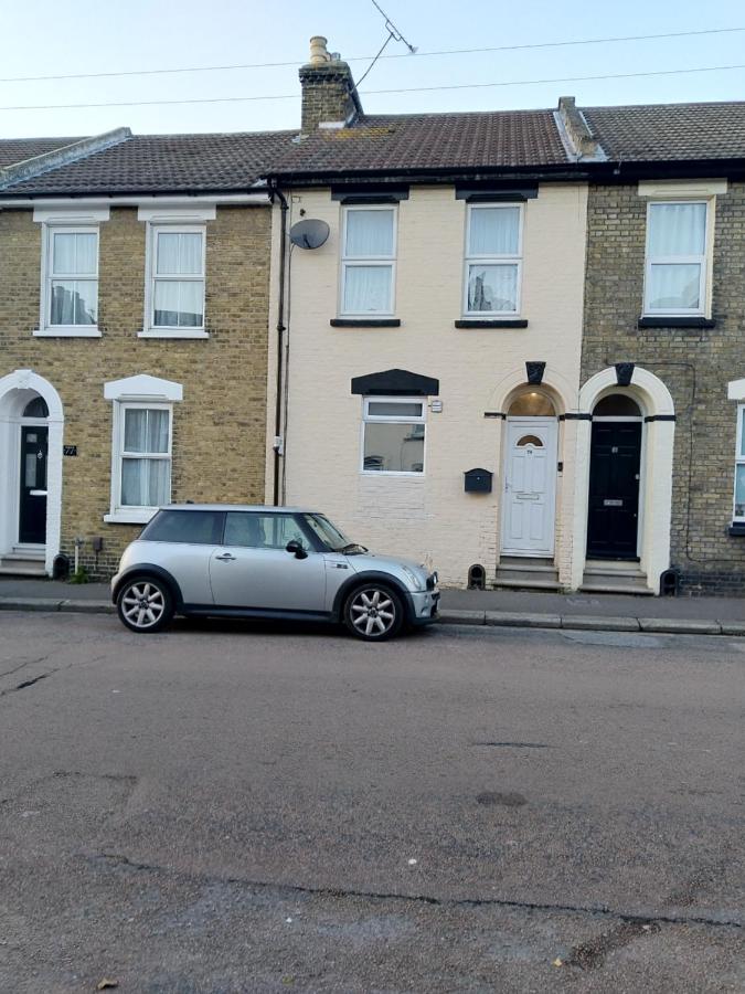 En-Suite Double Room (compact) in Strood, Rochester - B&B Rochester