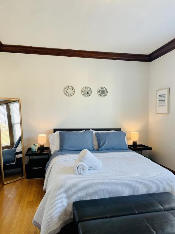 The Karlov. Gorgeous ,spacious 2BD/ 1BA w/ Parking - Chambres d’hôtes