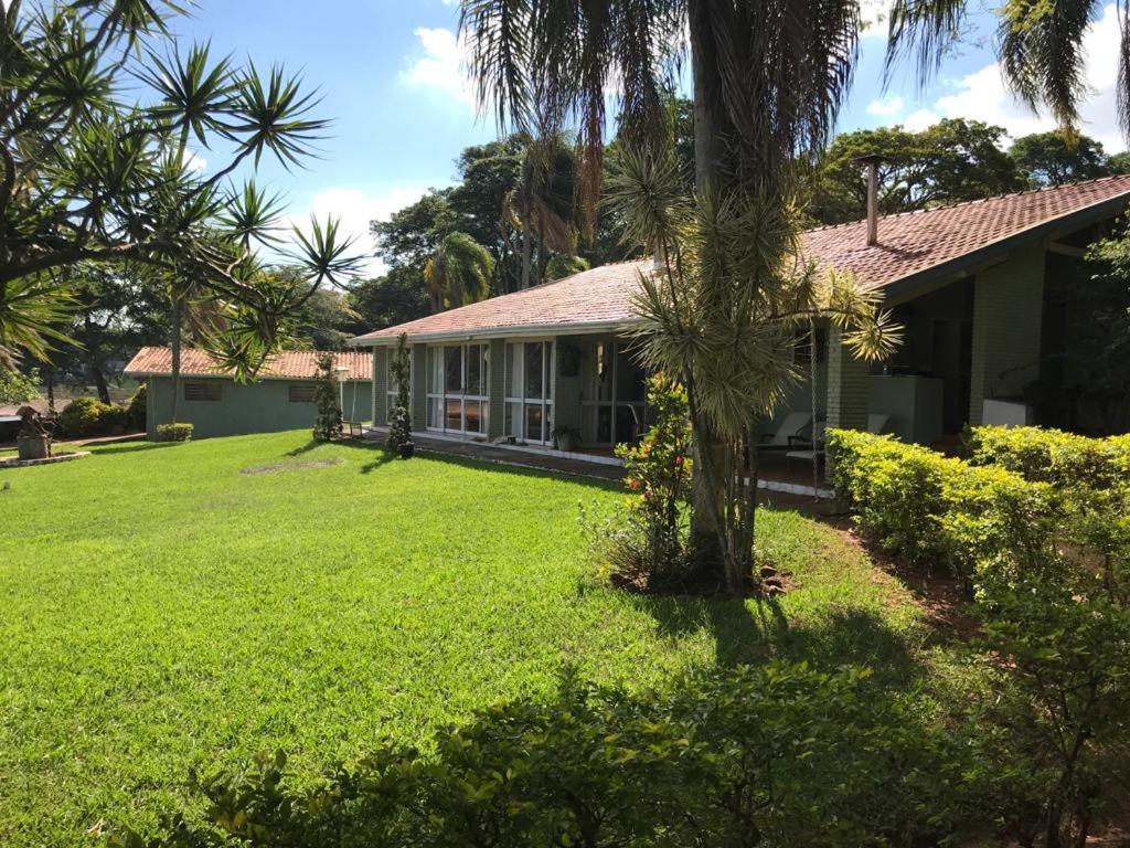 Casa de campo inteira de frente pra Represa Avaré - Chambres d'hôtes Avaré