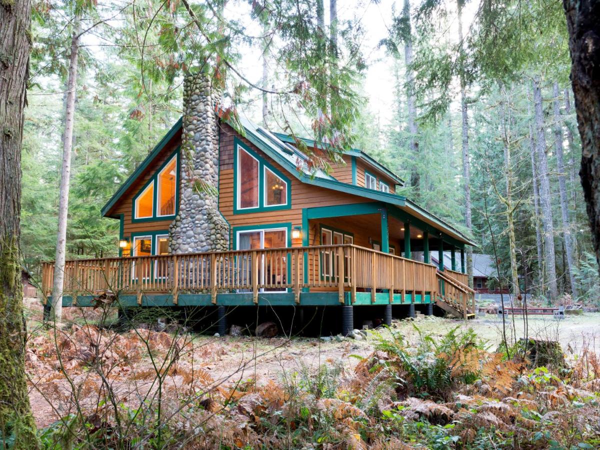 Snow Drifters Chalet - Bed and Breakfast Glacier