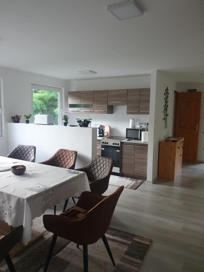 SZERETET FA-HÁZ VÁSÁROSNAMÉNY GERGELYIUGORNYA - B&B