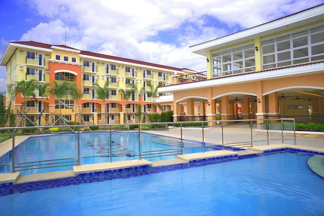 AR02 1BEDROOM Condo Unit with Free Pool, HBO, Netflix & WiFi - B&B