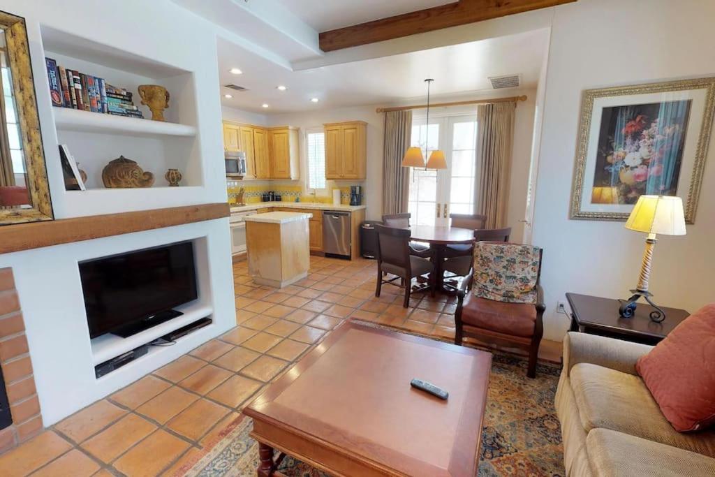 B&B La Quinta - SV103 Spa Villa 1 Bedroom Near to Pool Hot Tub - Bed and Breakfast La Quinta