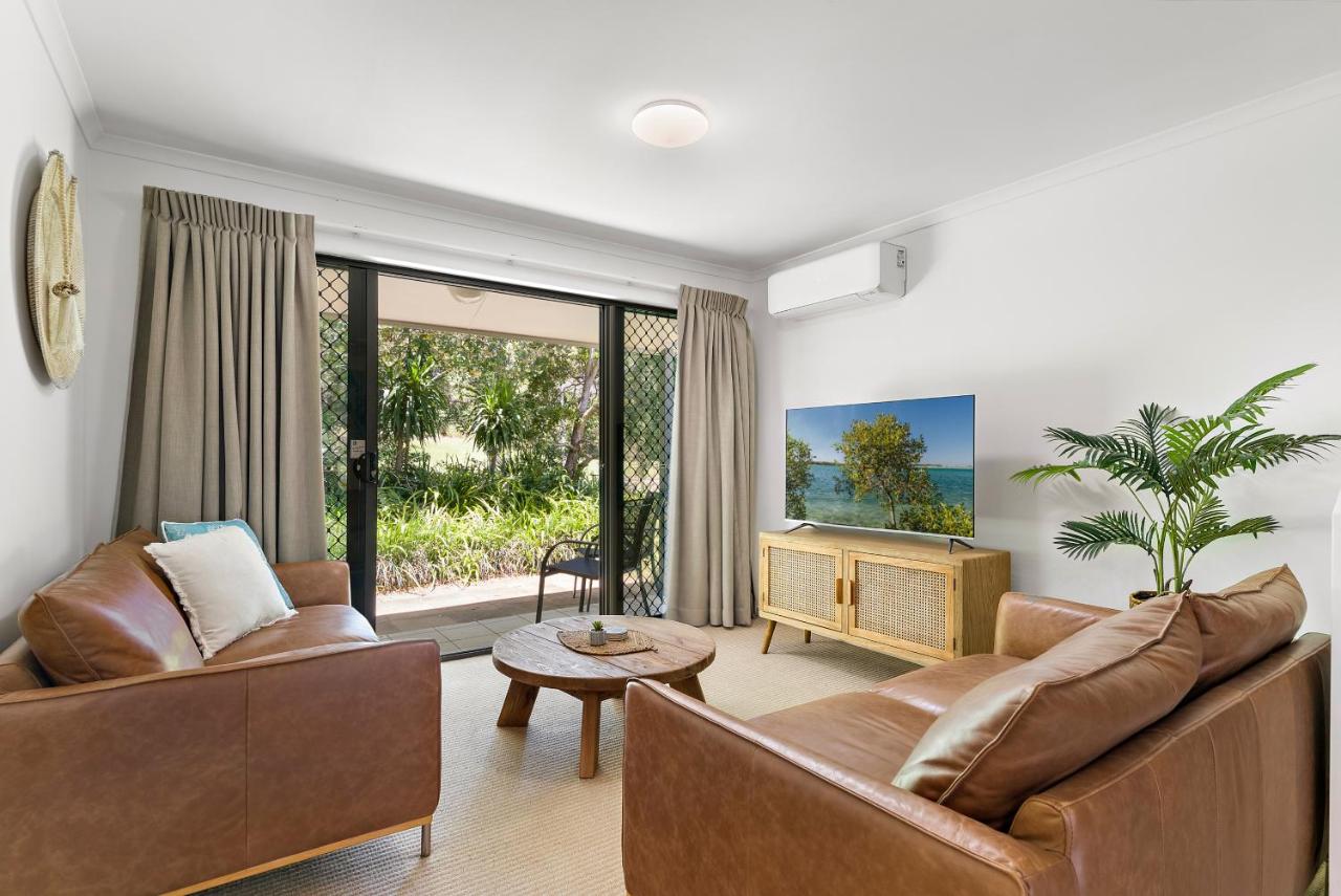 B&B Noosaville - Modern & Stylish 2 Bedroom Townhouse - Bed and Breakfast Noosaville