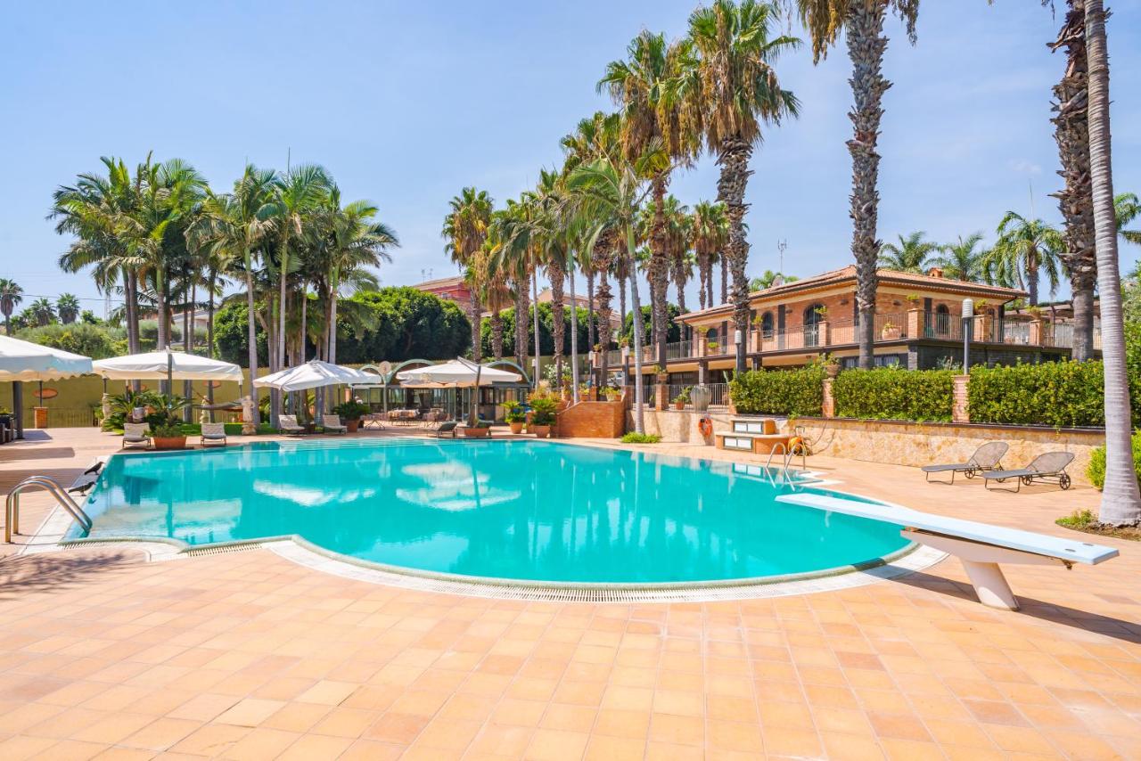 Queen Room with Pool View