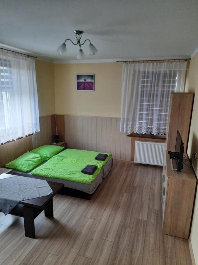 Habitación Doble con baño - 2 camas