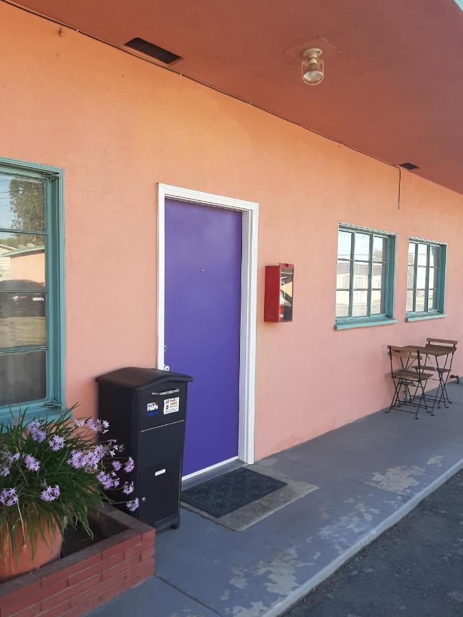 THE NEW STAR MOTEL - 1950s Extended-Stay Lodging and Retreat Center - B&B