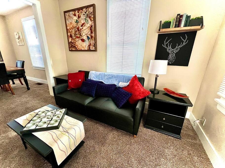 Cozy cottage in the heart of the big city- dog friendly - Ferienwohnung Billings