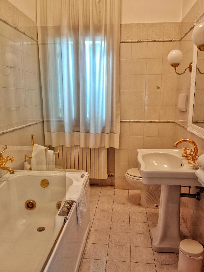 Deluxe Suite with Spa Bath