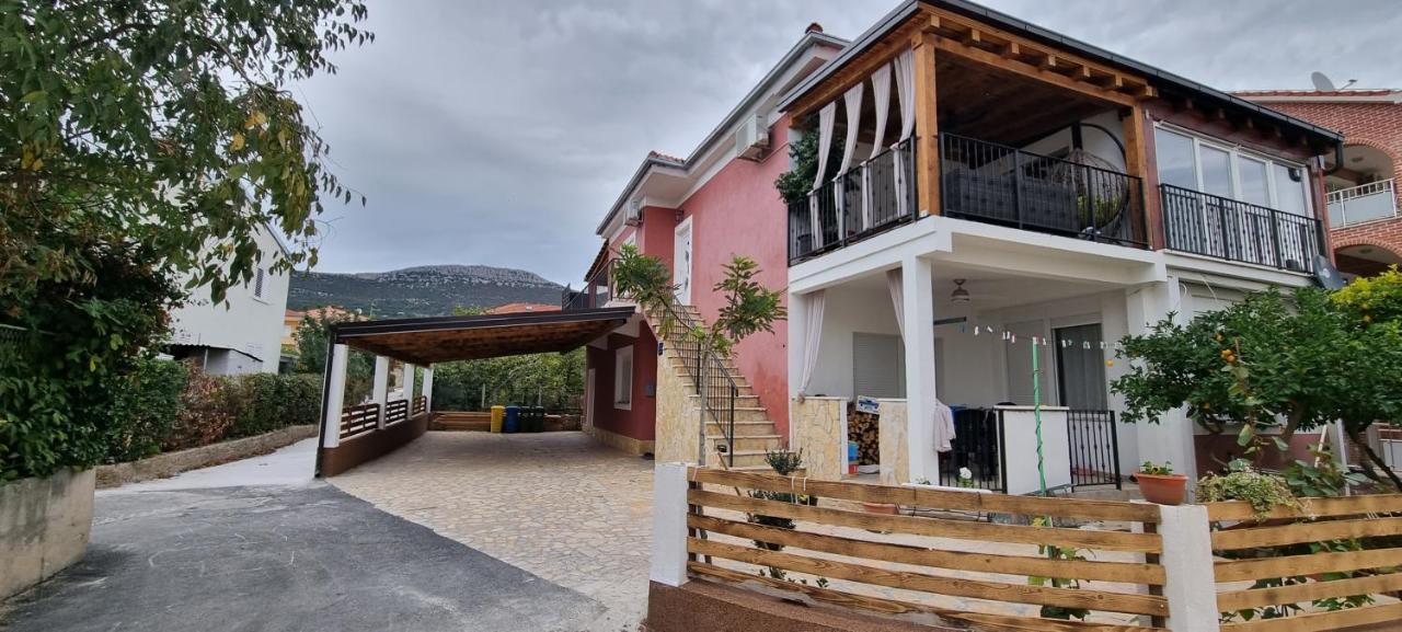 Luxurious three bedrooms apartment with two terraces - B&B