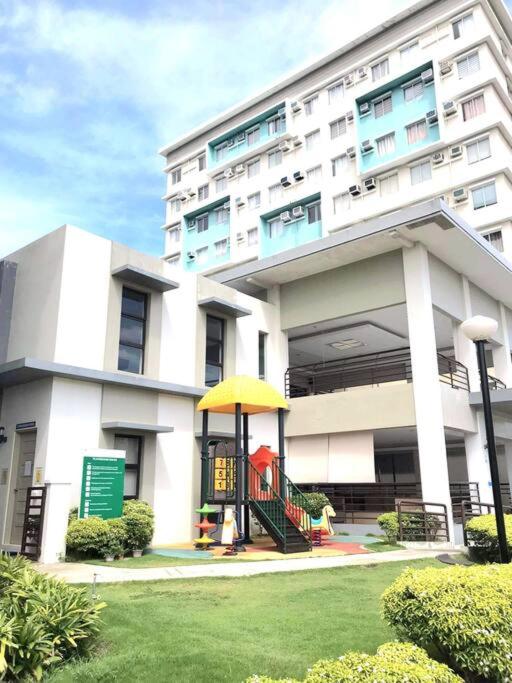 Two- Bedroom New Condo, Free Hi-Speed Wifi - B&B Iloilo