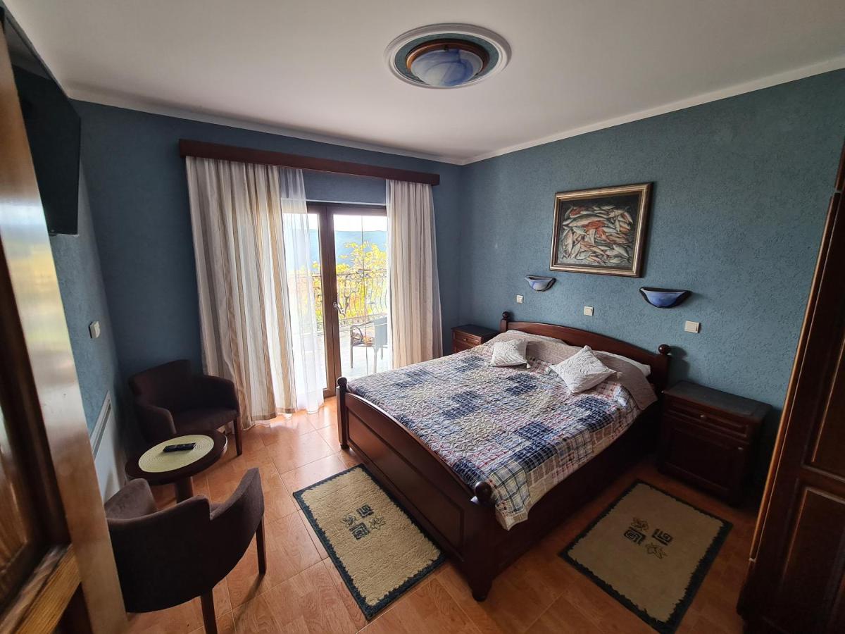 B&B Budva - Villa Deloik Ante`s Hill House - Bed and Breakfast Budva