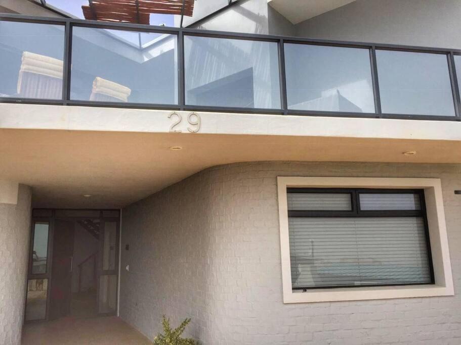 Apt on Beach front, Modern 2BR Solar, 50m to beach - B&B