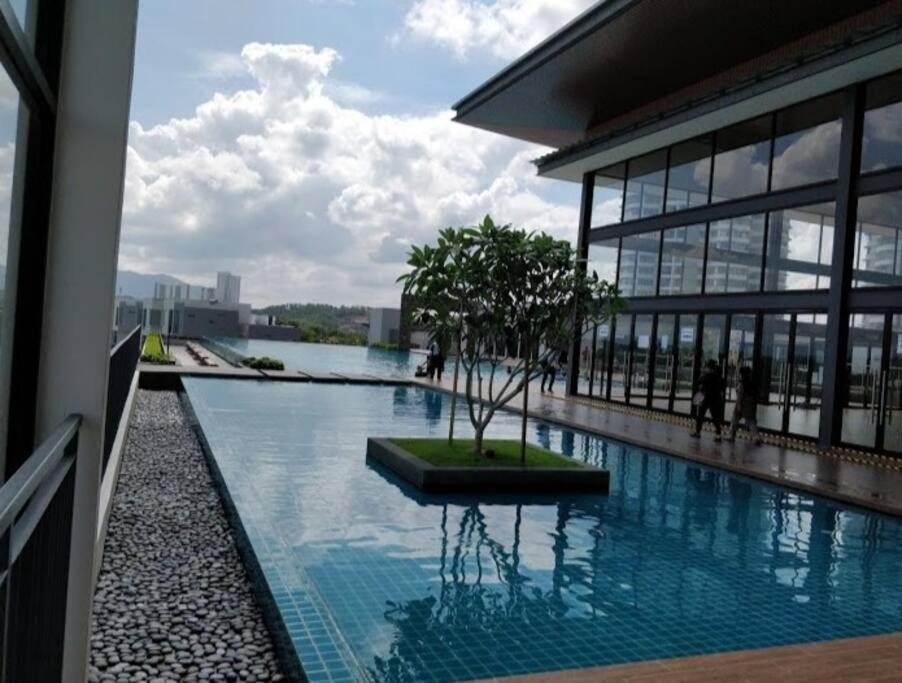 AYMAR Homestay, Residensi Lily, Nilai - Chambres d’hôtes Kampung Baharu Nilai