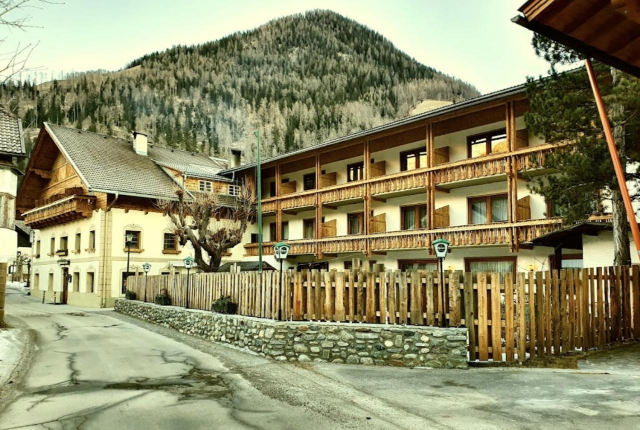 Apartment with Mountain View