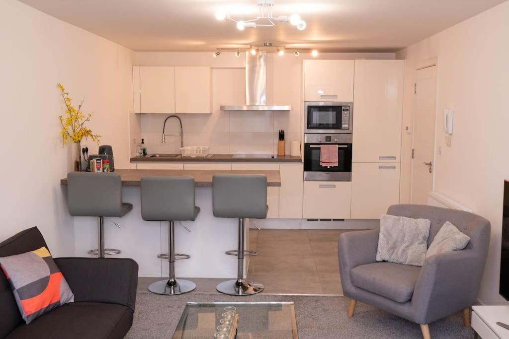 B&B Kidlington - Panorama House, Modern 3-Bedroom Apartment 3, Oxford - Bed and Breakfast Kidlington