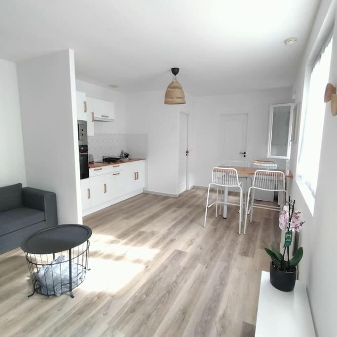 Spacieux studio dans résidence avec parking privé - B&B