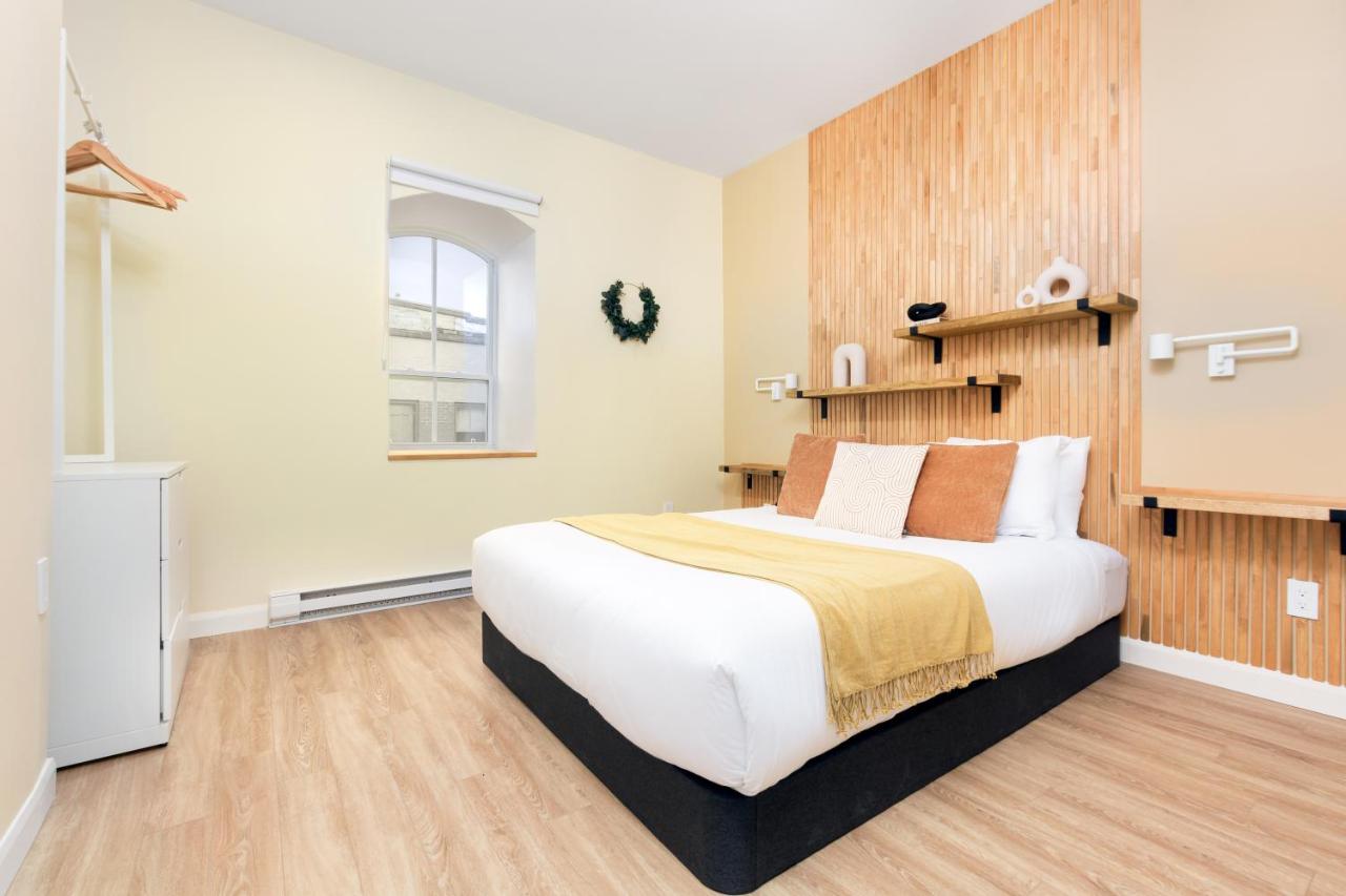 (5-405) One-Bedroom Apartment with Private Terrace and View to St Joseph Street