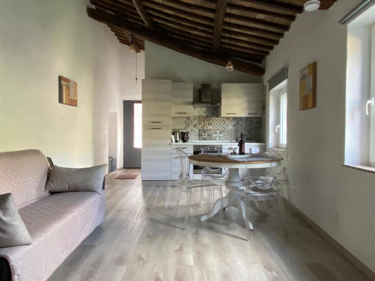 Casa Biscarello - Borgo e Lago - B&B Grotte di Castro