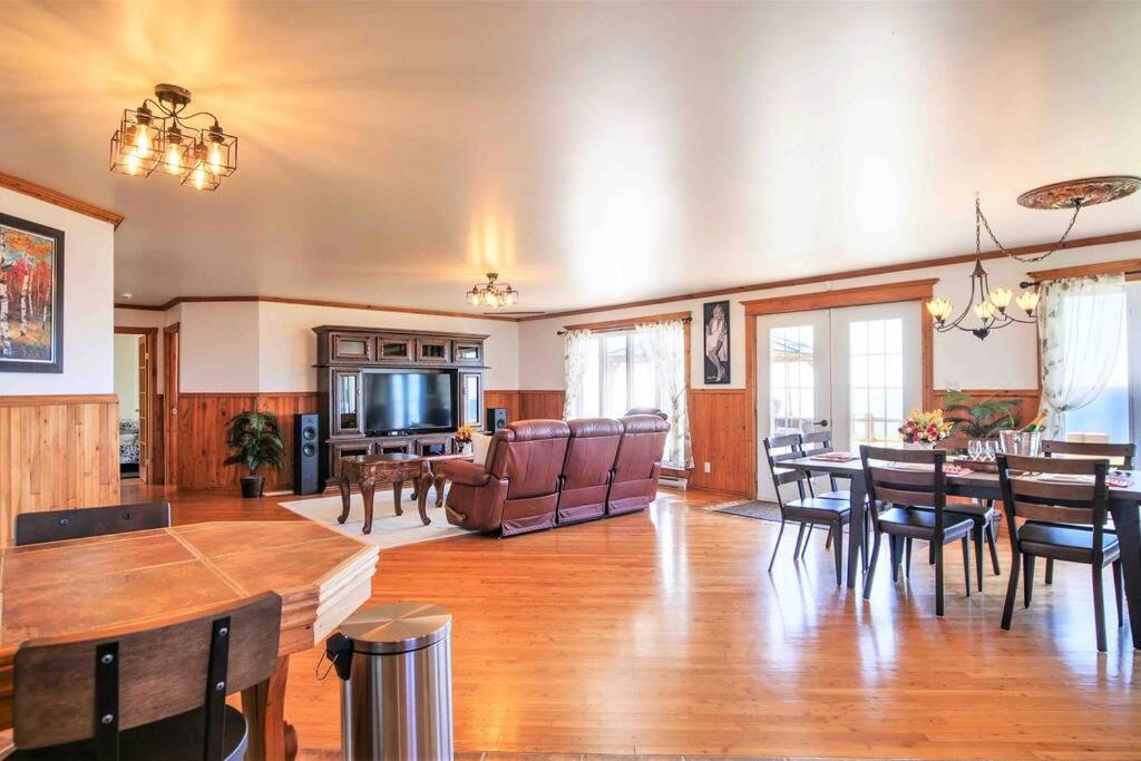The Simeon - Upscale Bay Views by Doorbed - B&B