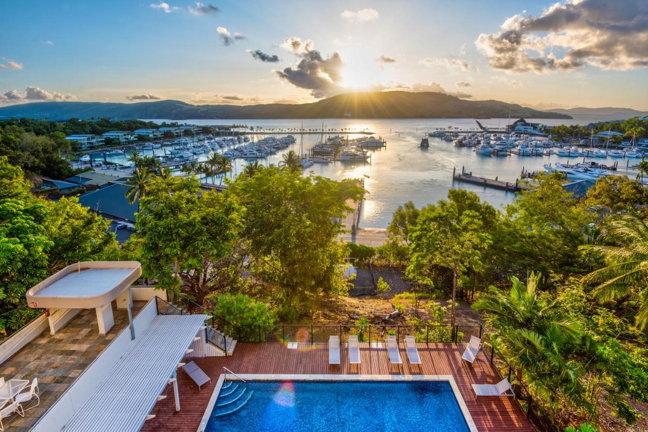 B&B Hamilton Island - Yacht Harbour Tower 2, Hamilton Island - Million Dollar Views, Buggy & Valet Service - Bed and Breakfast Hamilton Island