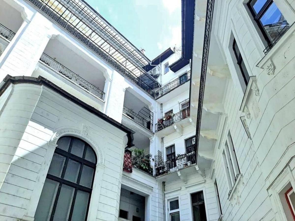 Berchtold Palace - Spacious, Bright, Central - AC - Bed and Breakfast Boedapest