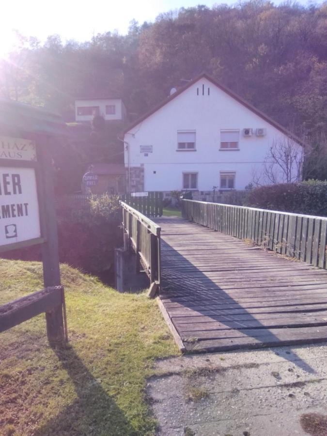 Pereszlényi Vendégház - B&B