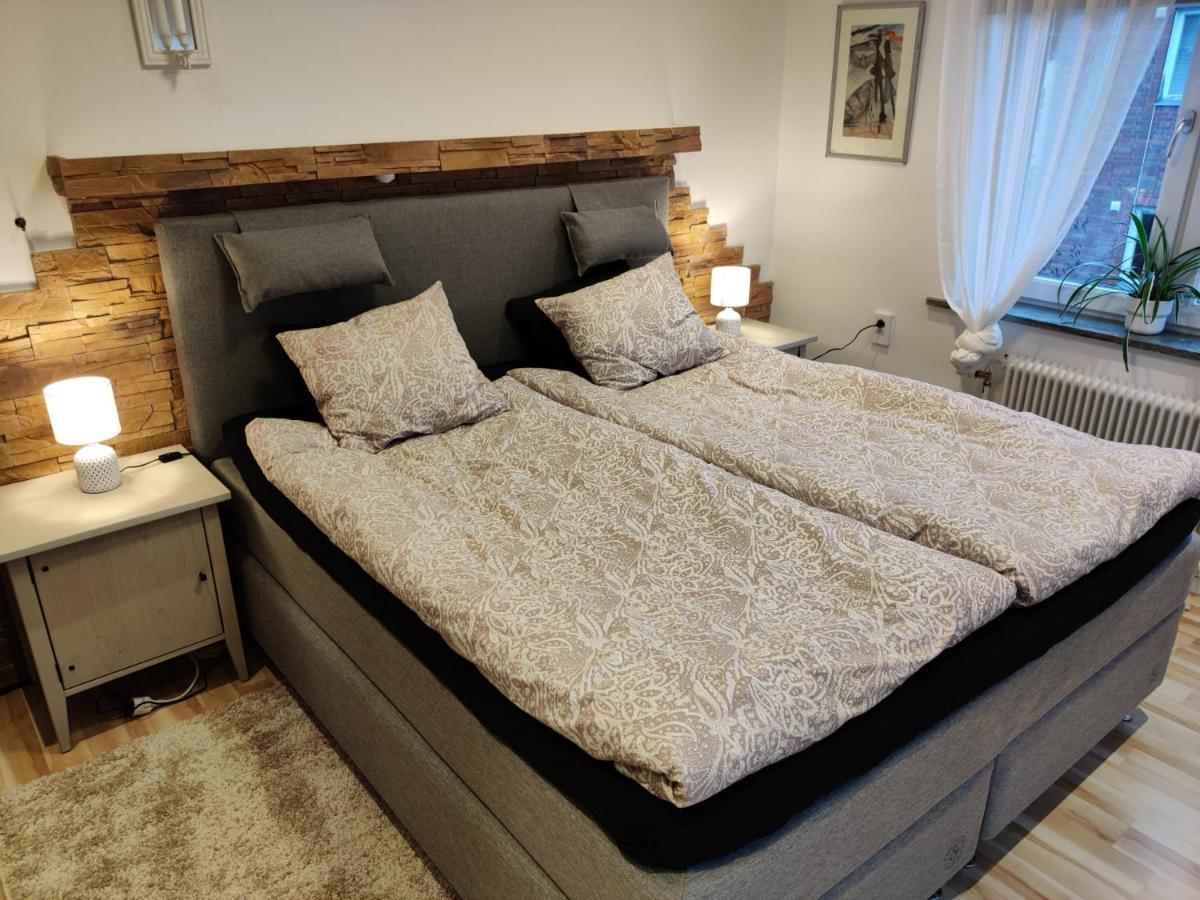 Luxury Villa with Beautiful Garden & Easy City Access - B&B Katrineholm