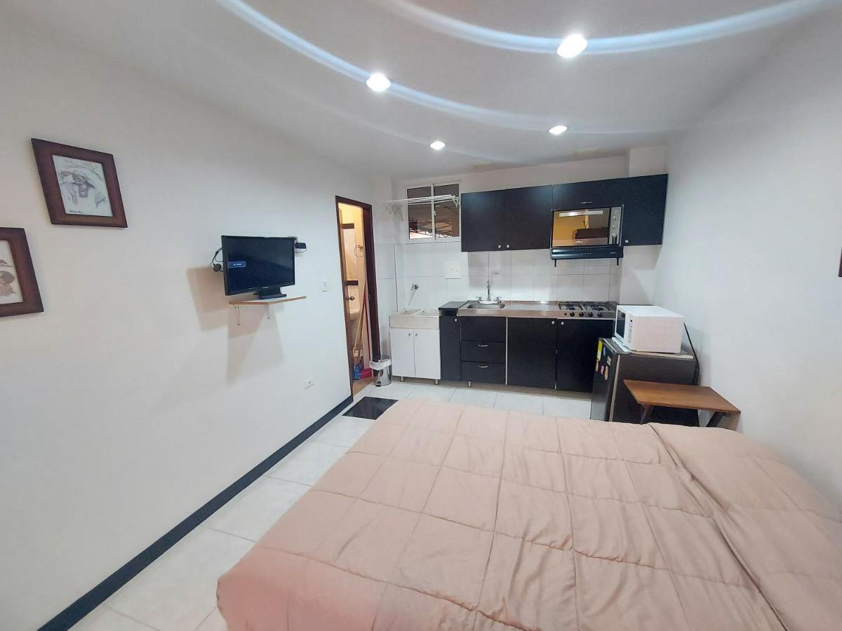 Apartaestudio Laureles la 33 - Ferienwohnung Medellín