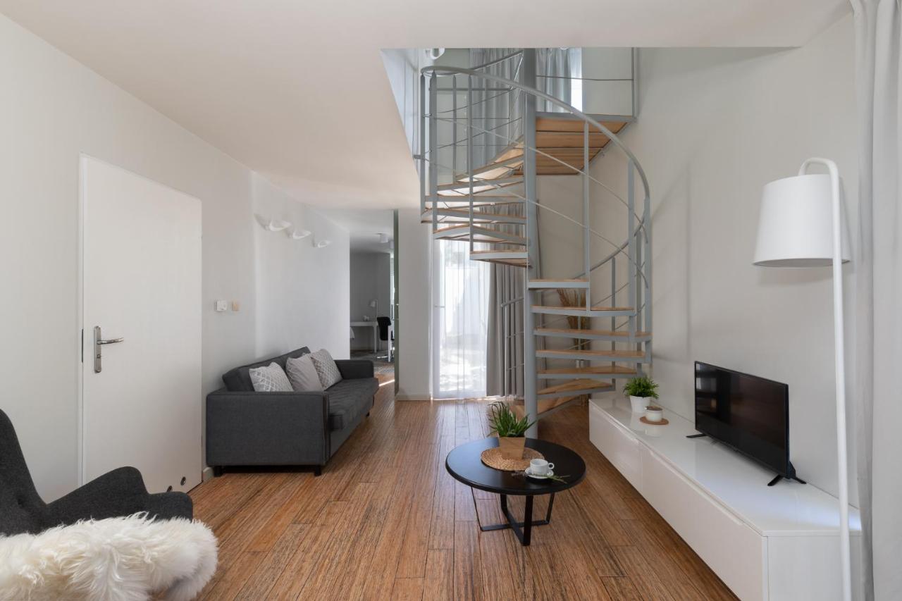 Premium Patio Apartment - Ferienwohnung Pogorzelica