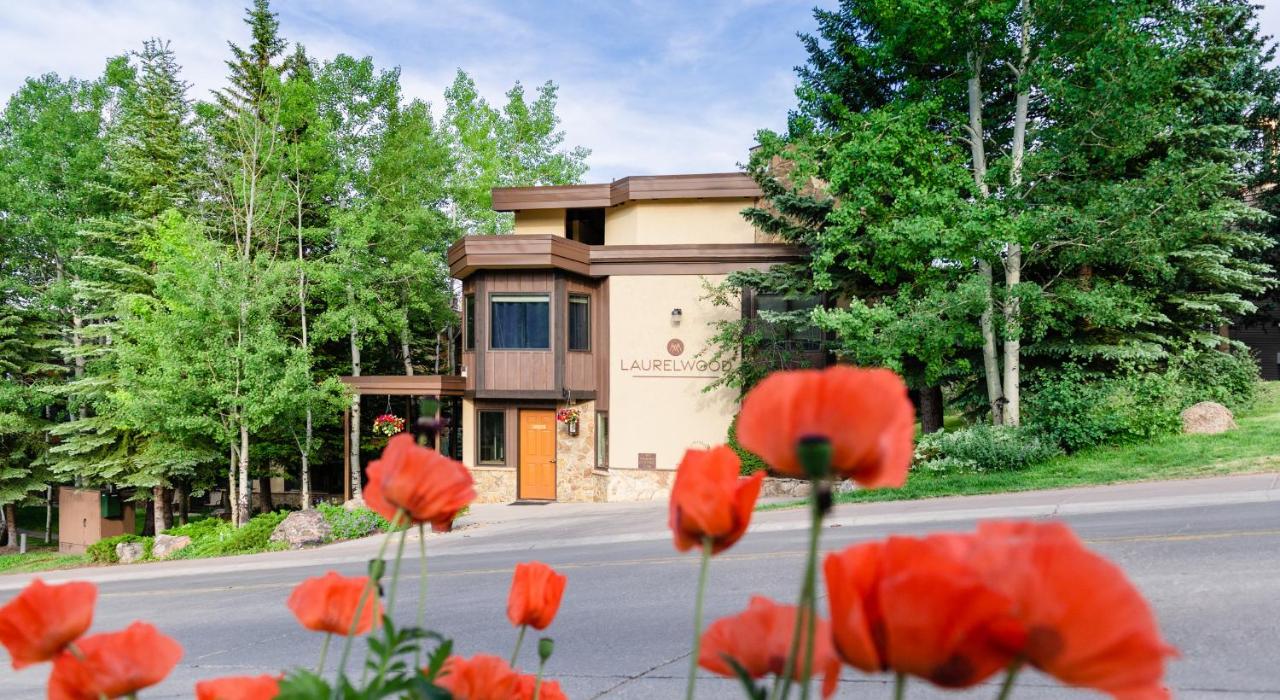 Laurelwood Condominiums 409 - B&B