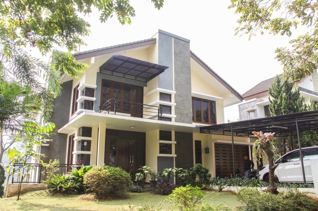 Aldeoz Dago Pakar Private Villa Bandung - B&B