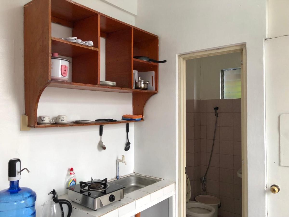 THE MANSION - 2 PAX SOLO BUDGET Room near AIRPORT TERMINAL - B&B Manila