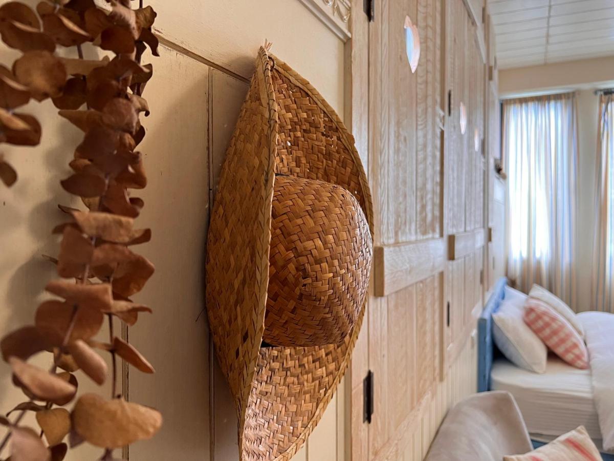 Zimmer mit Queensize-Bett und Balkon