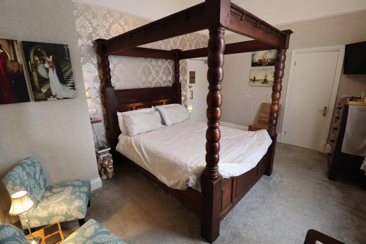 Four Poster King Room