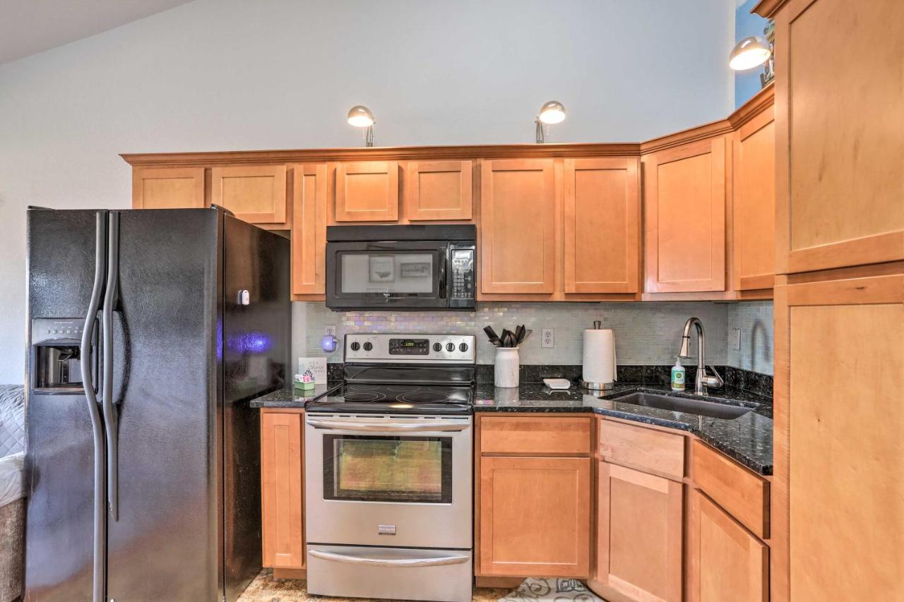 Quaint Couples Escape Pool, Near Lake Erie! - B&B Oak Harbor