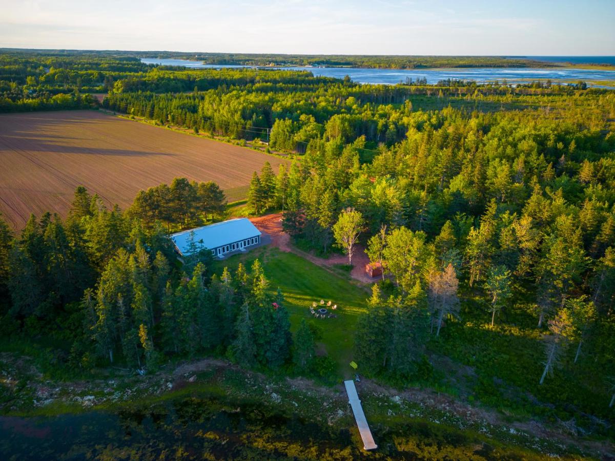Beautiful vacation home with waterview. - B&B