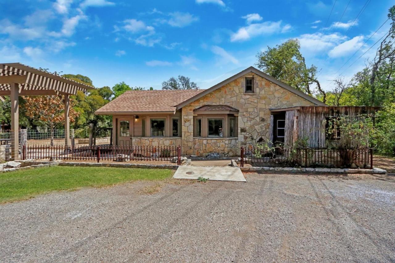 B&B Dripping Springs - Milk Bath Springs Cottage - Bed and Breakfast Dripping Springs