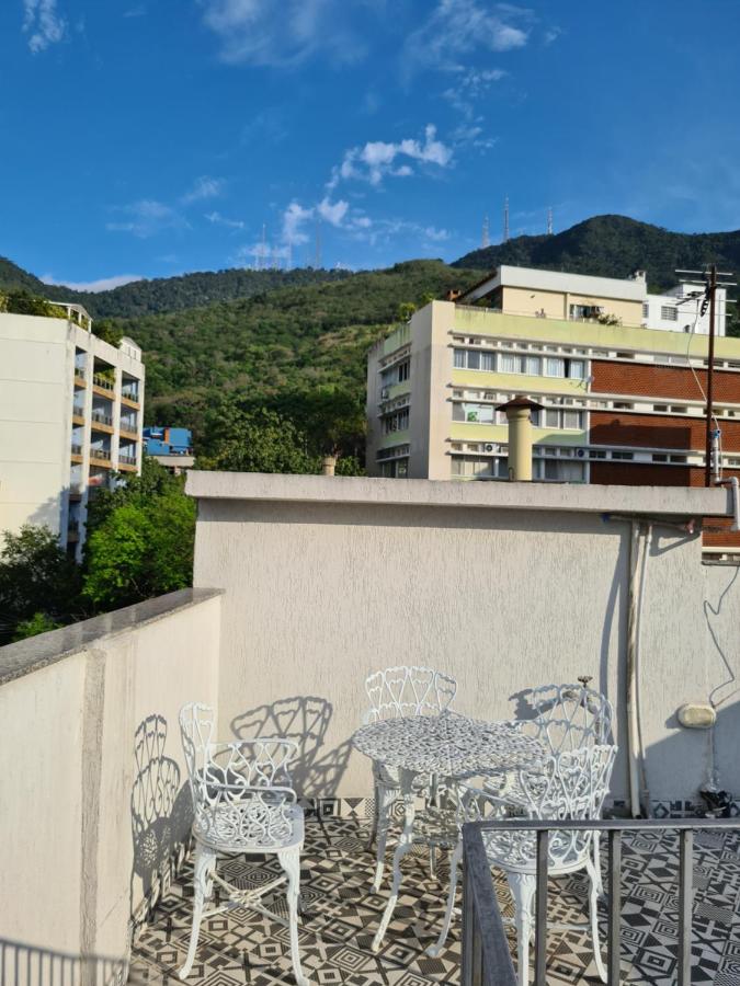 2 Quartos com Terraço e Vista para o Maciço da Tijuca - 5min Estação do Metrô - Wi-Fi 75Mbps - Ar Split nos Quartos - Cozinha Completa - B&B