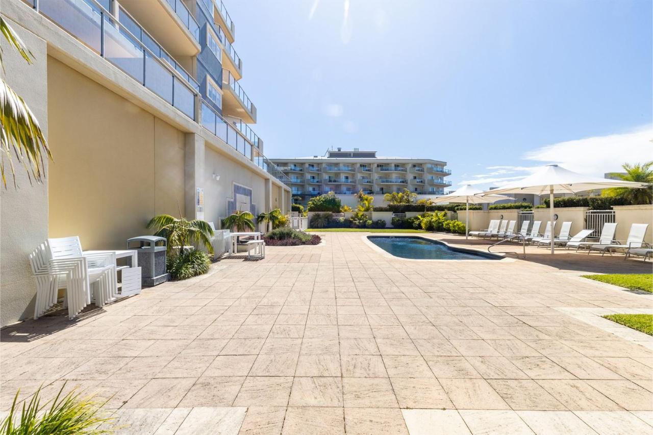 203 The Breakwater 2 Messines St magical unit with lift pool views and aircon - Bed and Breakfast